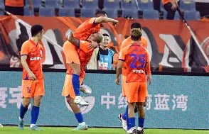 九游电脑版下载-加时末段山东泰山调整名单以备国王杯;门线救险环节打磨;目标明确;临场指挥获称赞的简单介绍